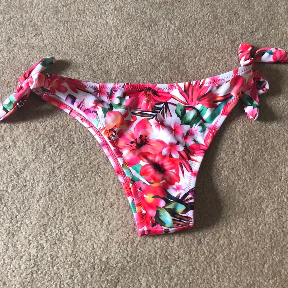 NWOT floral thong bathing suit size L